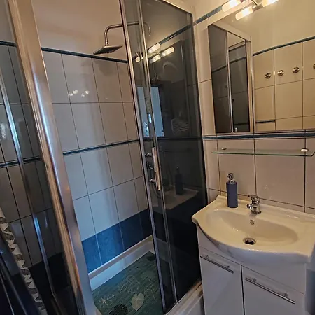 Cozy And Quiet Kercan Apartment *
